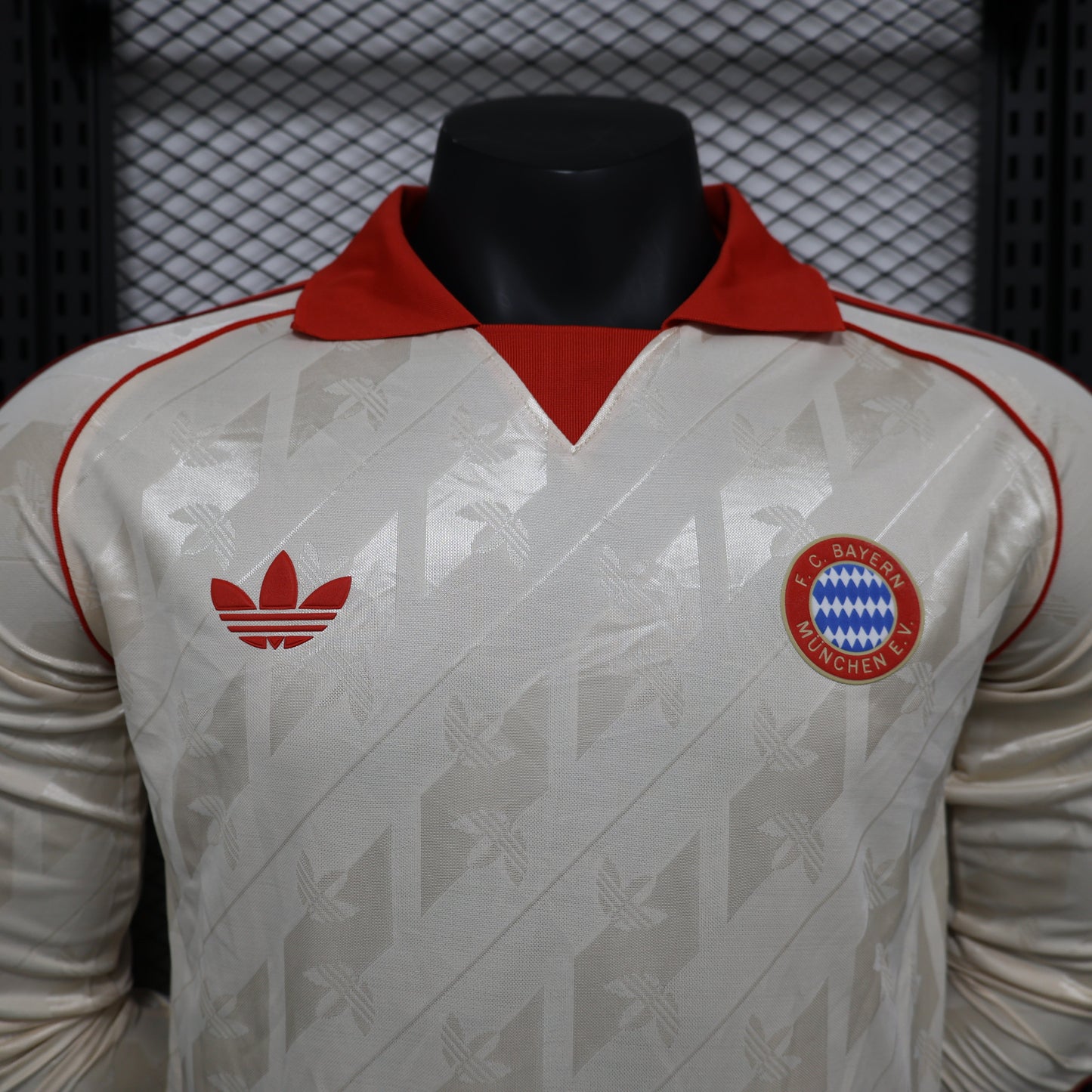 Long Sleeved  Beyern Munchen Retro Player