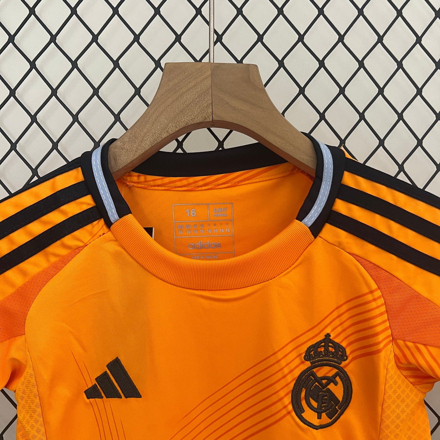 Kids Real Madrid away Size 24/25