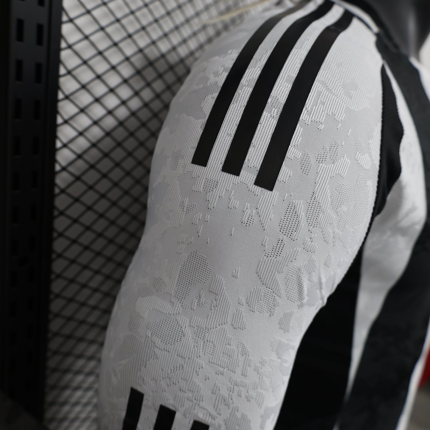 Juventus Home Kit 24/25 – Long Sleeved Player Version