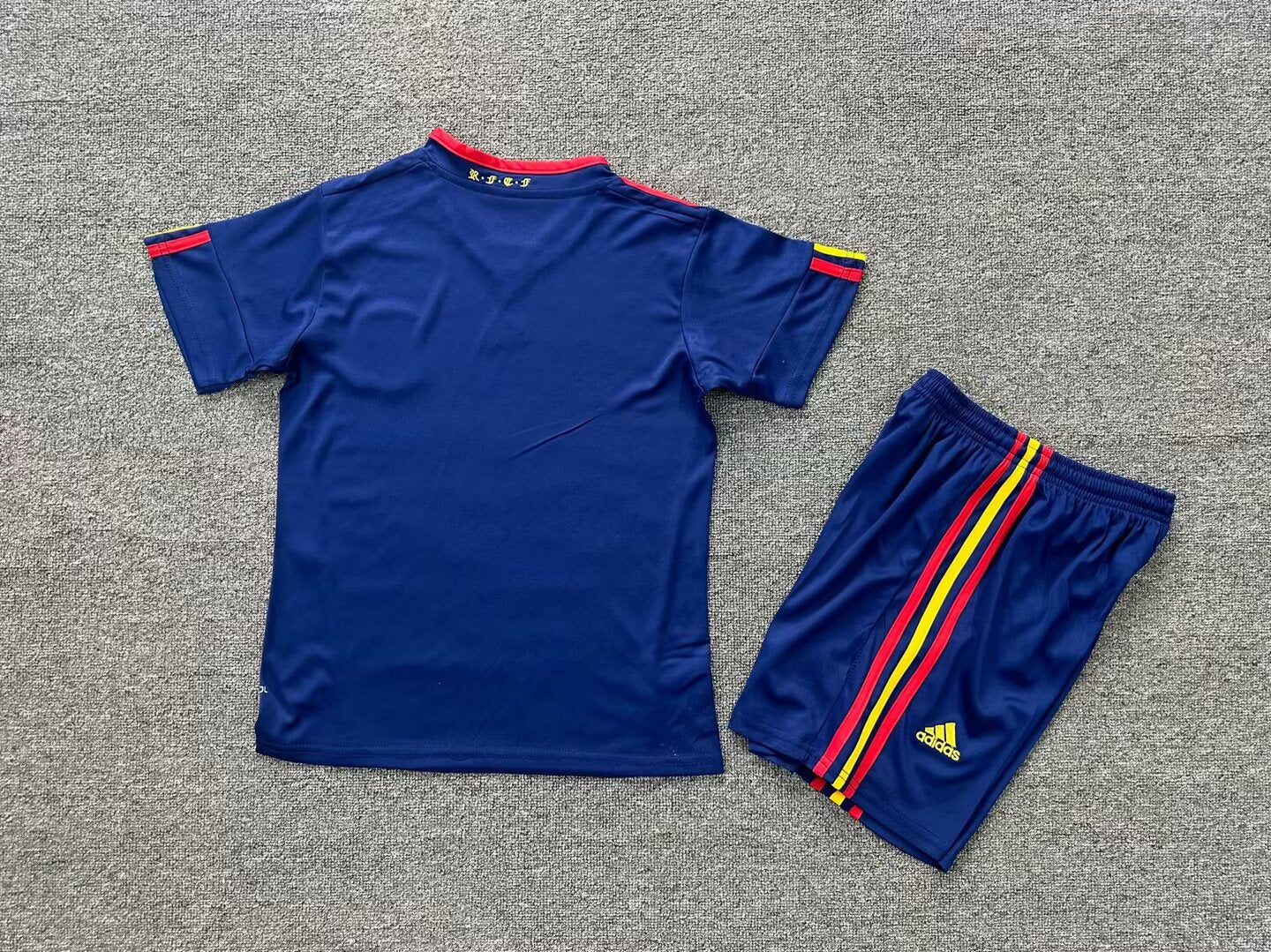 Retro 10 Spain away  kids kit