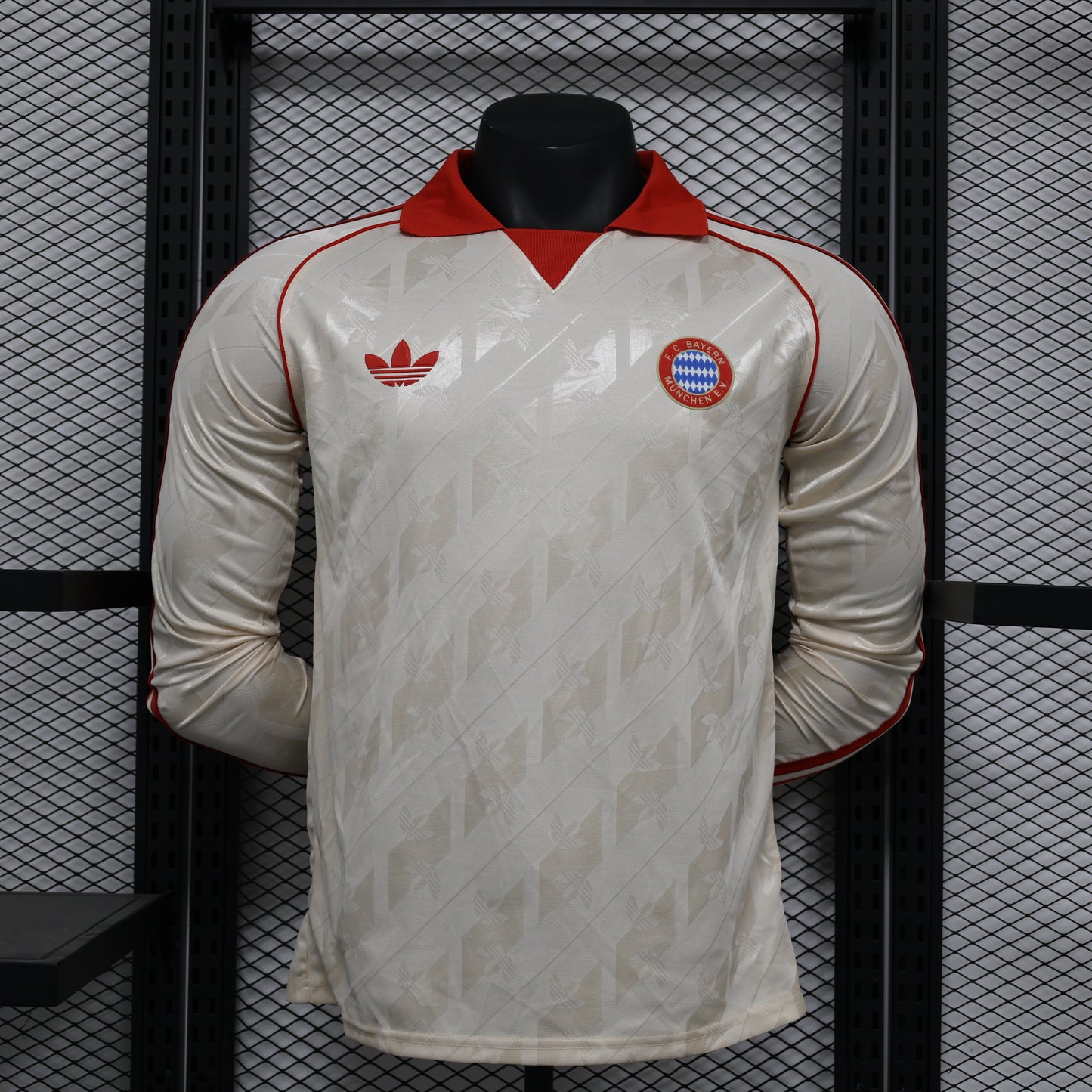 Long Sleeved  Beyern Munchen Retro Player