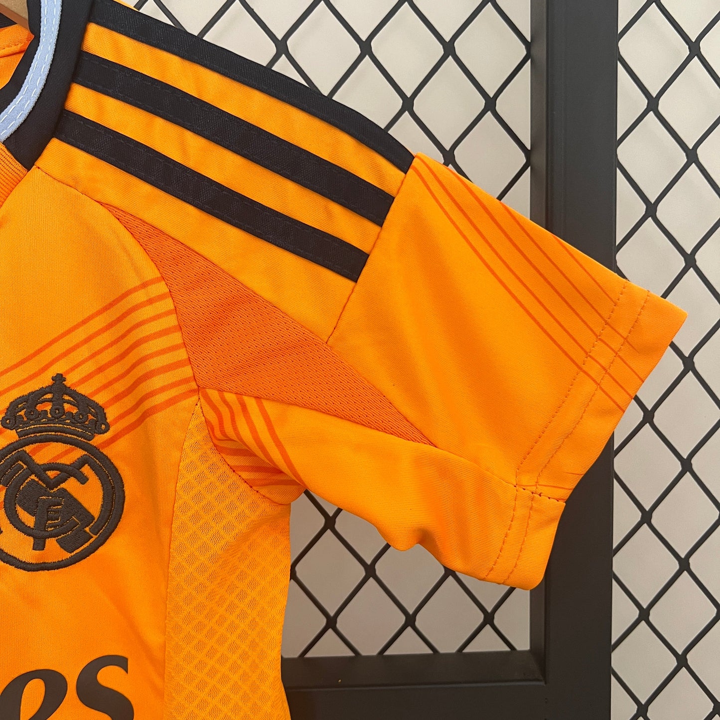 Kids Real Madrid away Size 24/25